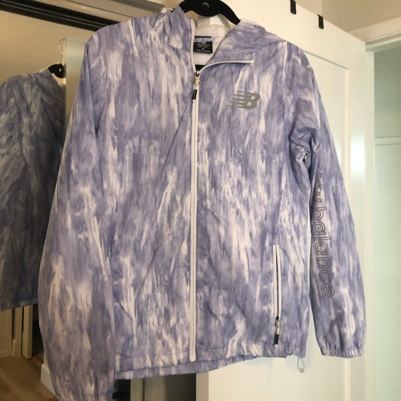 New Balance Reflective Wind Breaker - Picture 2 of 4